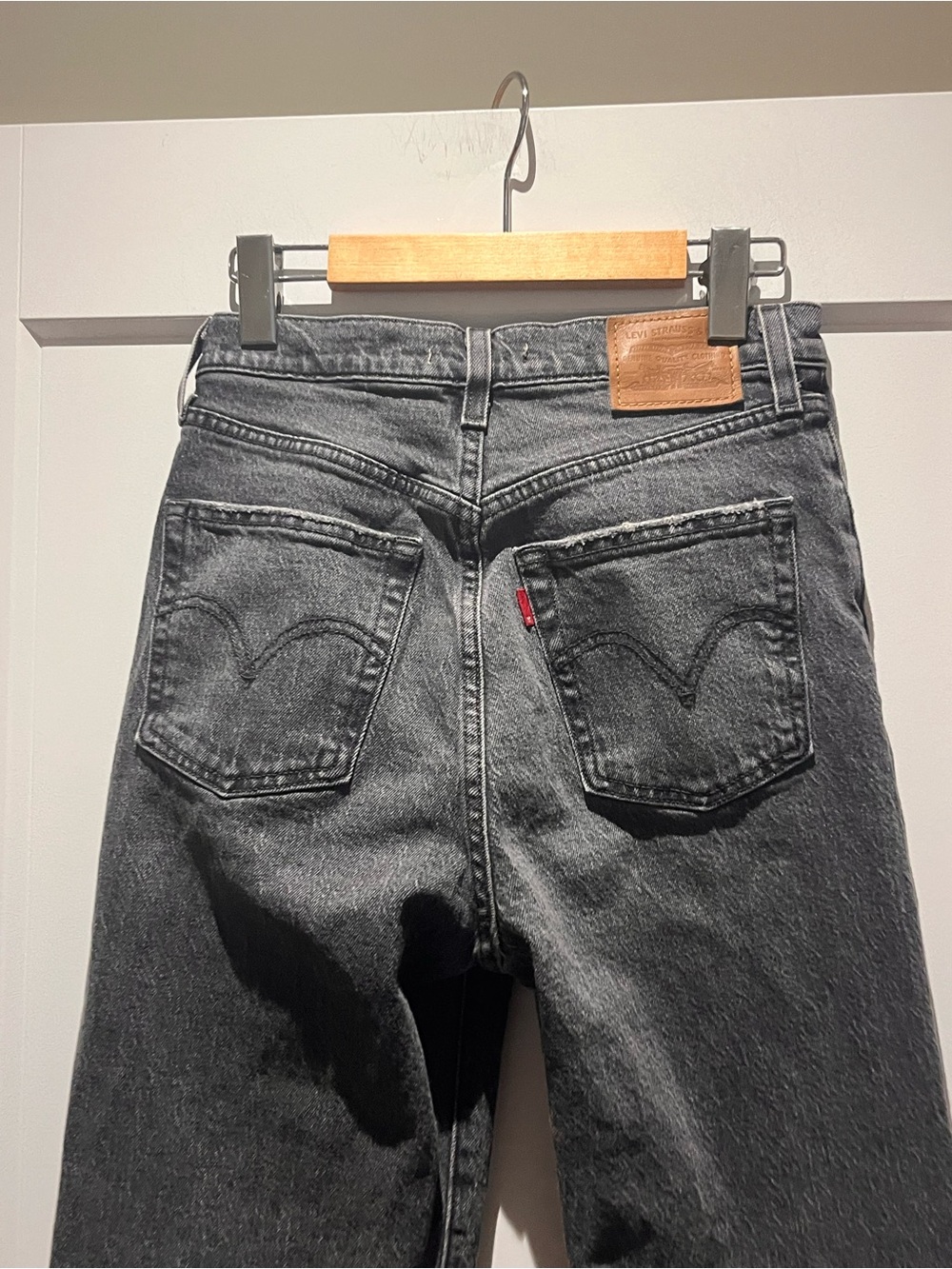Levi's Ribcage Straight Ankle Black Washed Jeans 26 - Picture 8 of 11